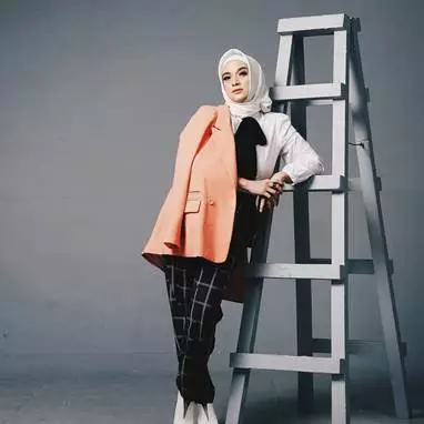 6 Model majalah dewasa yang kini berhijrah