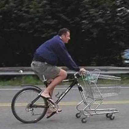 10 Kelakuan absurd orang malas pergi belanja, bikin tepuk jidat