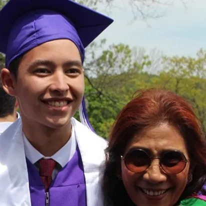 8 Potret momen wisuda Alvy Xavier, anak Menteri Susi yang tampan