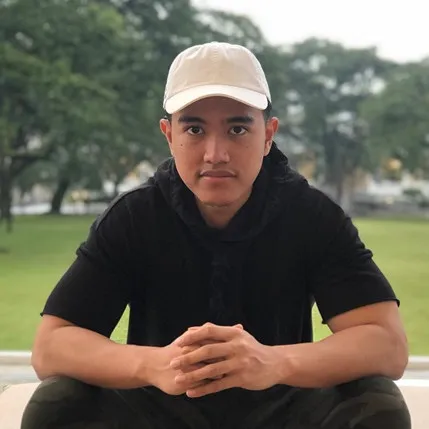 Kerap kasual pakai kaus, ini 8 gaya Kaesang tampil formal