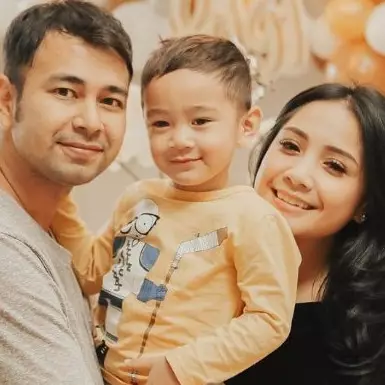 Raffi Ahmad &amp; Nagita boyong 20 orang liburan ke Australia dan Bali