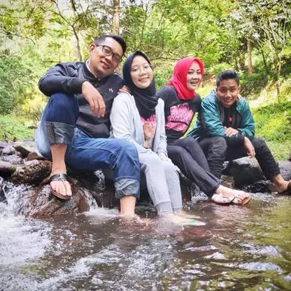 10 Momen liburan Ridwan Kamil dan keluarga, kemah pinggir sungai