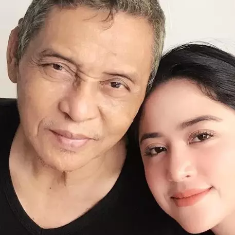 Ayah Dewi Perssik meninggal dunia