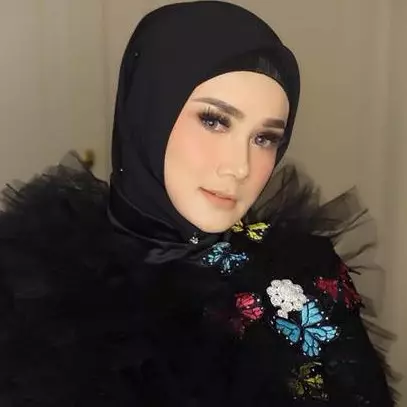 Mulan Jameela curhat berat badan naik, softlens jadi sorotan
