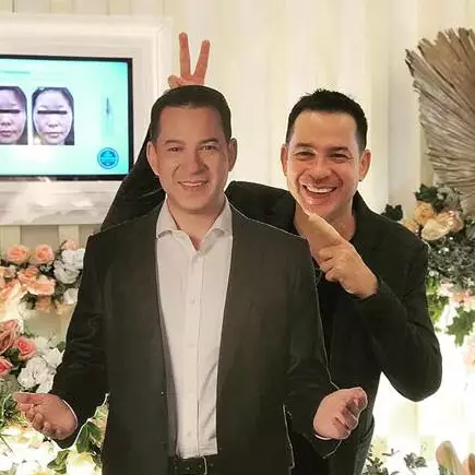 7 Seleb ganteng Indonesia buktikan usia 50 tahun makin berkharisma