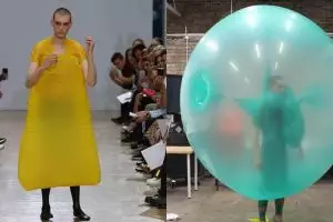 8 Gaun rancangan fashion desainer ini terbuat dari balon, keren