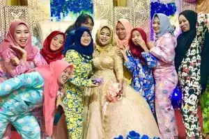 Cewek-cewek ini hadiri pernikahan pakai piyama, 5 potretnya kocak