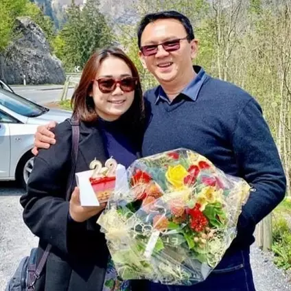 Penampilan baru Puput Nastiti Devi istri Ahok, curi perhatian