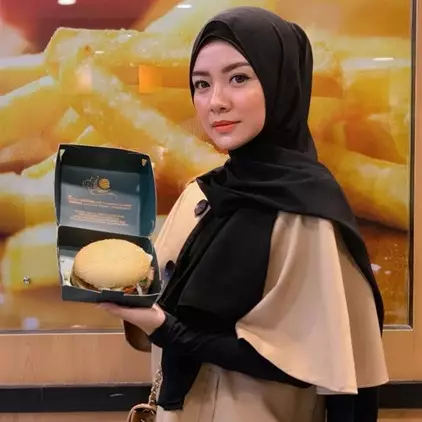 10 Potret Gwen Priscilla saat berhijab, anggun dan memesona