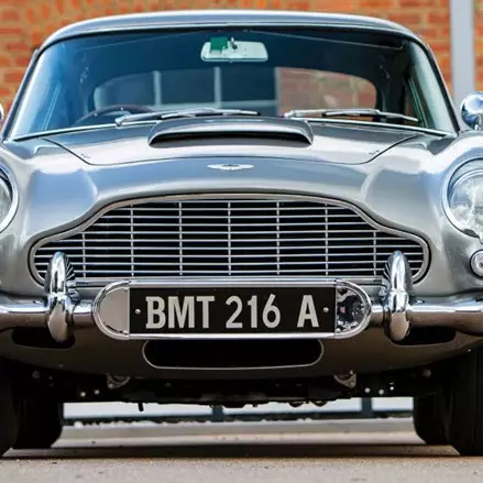 Mobil canggih James Bond ini akan dilelang, harganya fantastis