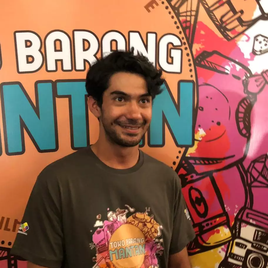 Cerita Reza Rahadian yang setia simpan barang mantan pacar