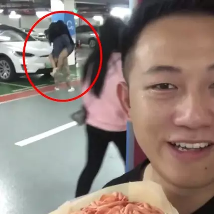 Cowok ini pergoki pacarnya selingkuh saat akan beri kejutan ultah