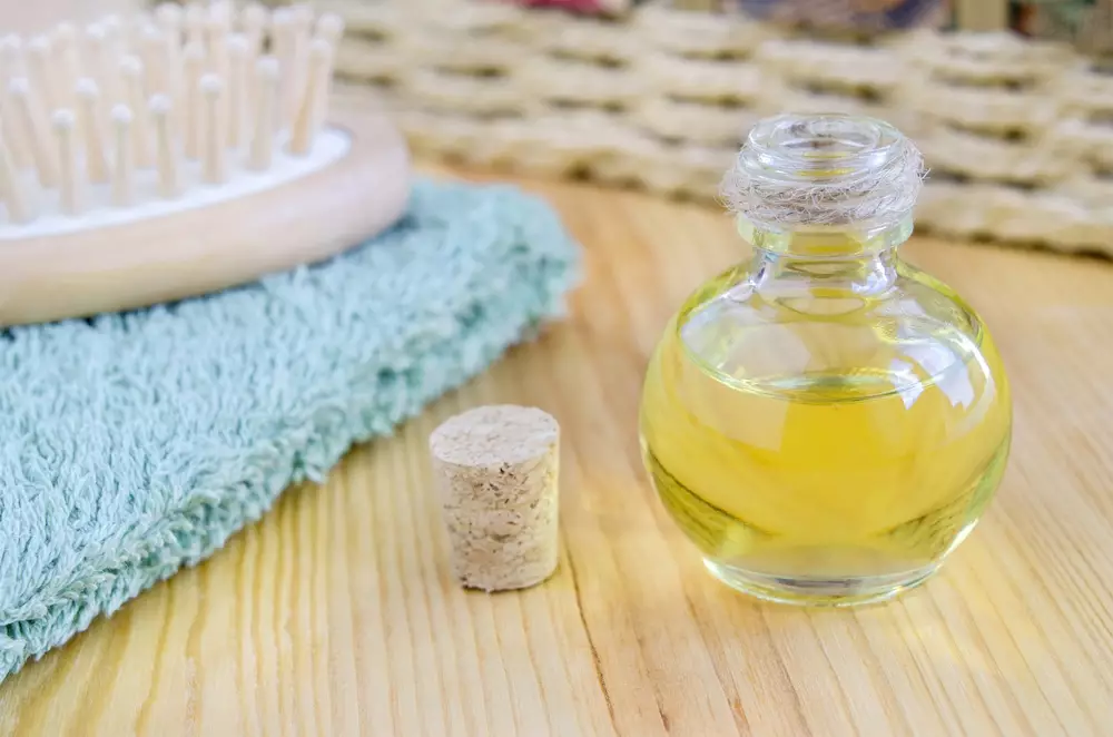 21 atasi rambut kering © 2019 brilio.net