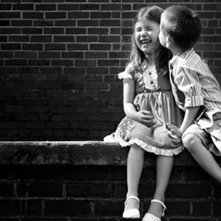 Dulu saling ejek, kisah pria nikahi teman masa kecil ini bikin baper