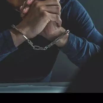 6 Kisah suami tega jual istri, miris