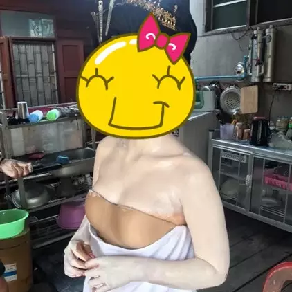 Dirias sekujur tubuh, hasil makeup wanita ini terlihat mencolok