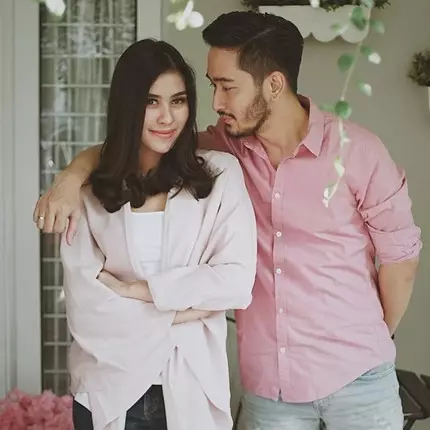 Hamil muda, potret Syahnaz pakai kursi roda ini jadi sorotan