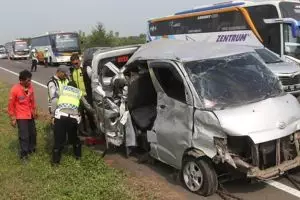 Dishub cek kondisi kendaraan yang terlibat kecelakaan di Cipali