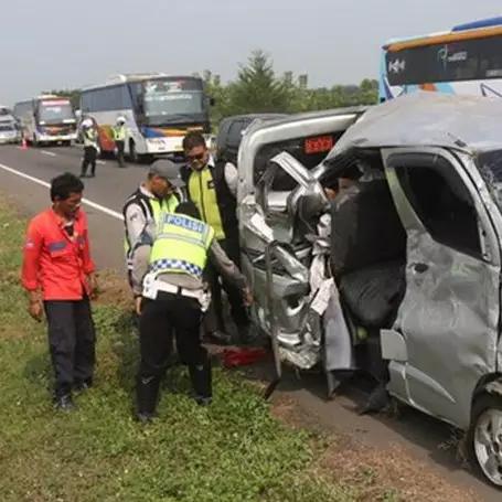 Dishub cek kondisi kendaraan yang terlibat kecelakaan di Cipali