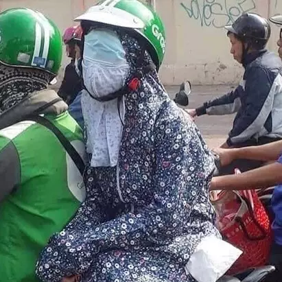 12 Momen absurd driver ojek online boncengin penumpang ini kocak