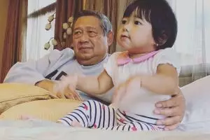 Hibur kakeknya, potret cucu SBY disebut mirip Ani Yudhoyono