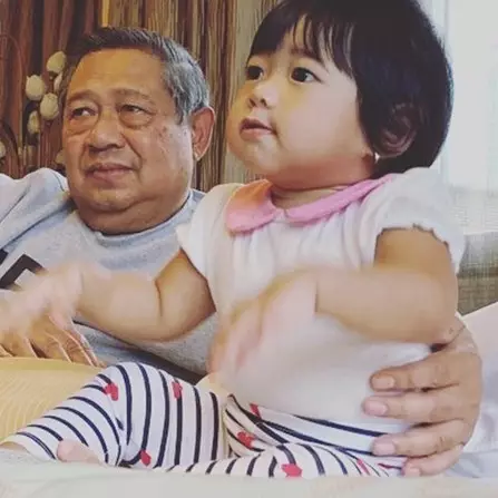 Hibur kakeknya, potret cucu SBY disebut mirip Ani Yudhoyono