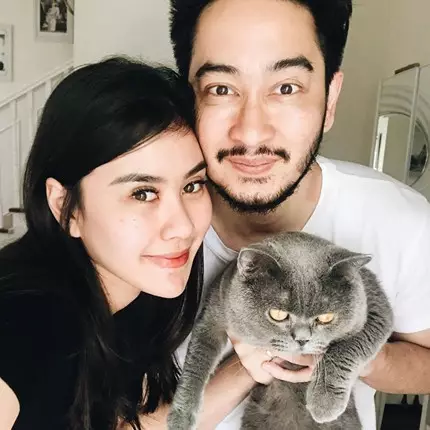 Kisah 4 suami seleb protektif saat istri hamil, jalan aja dibatasi