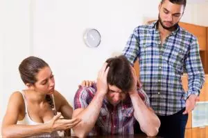 4 Kelakuan nyimpang pasutri, gadai istri hingga pamer hubungan intim