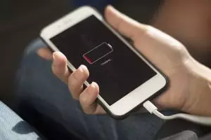 Smartphone sering drop, ini cara mudah mengatasi baterai bocor