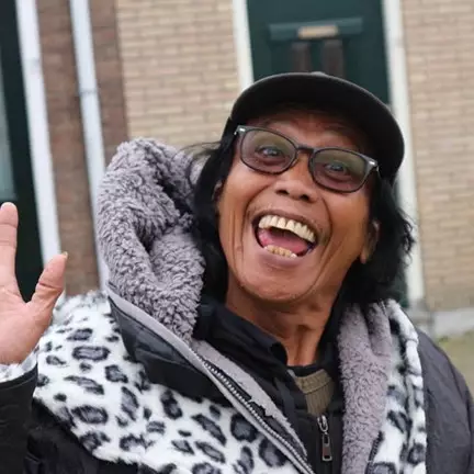 10 Penampakan rumah Mandra, halamannya luas abis