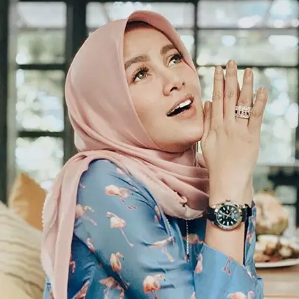 4 Bisnis Olla Ramlan selain jadi artis, punya usaha berlian