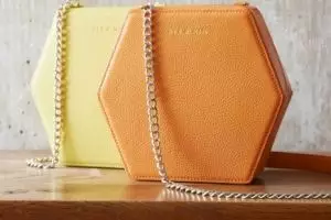 Tas mahal ini bisa memanggil taksi sendiri, canggih banget