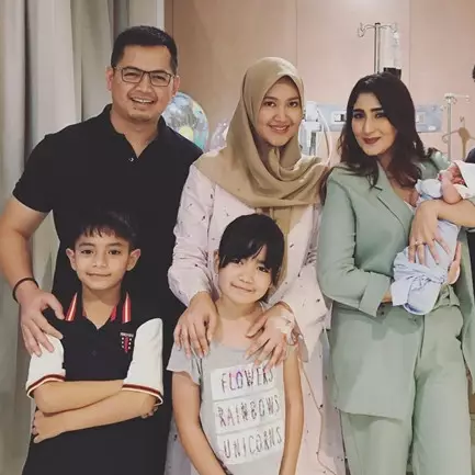 7 Momen akrab Tommy Kurniawan dan Tania Nadira ini banjir pujian