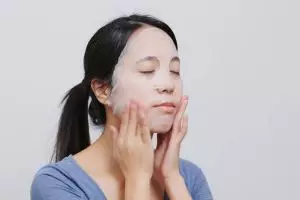 6 Fakta sheet mask, masker sejuta manfaat yang lagi ngehits