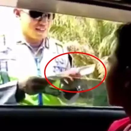 Viral, polisi loloskan tilang 'bayar' pakai hafalan Alquran