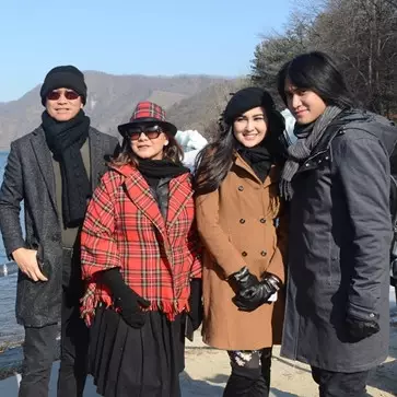 11 Momen hangat Vicy bareng keluarga Kevin Aprilio, mantu idaman