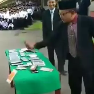 Viral pemecahan handphone massal di Pondok Walisongo, ini alasannya