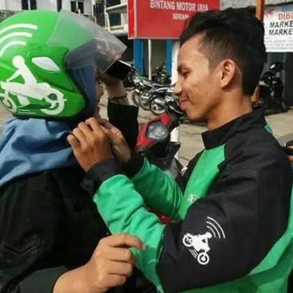 10 Momen driver ojek online bonceng cewek cantik ini bikin salting