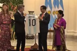 Jokowi dapat jersey Argentina, KPK minta segera lapor gratifikasi