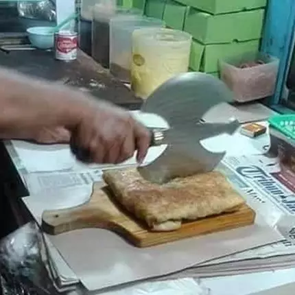 8 Kelakuan usil orang lagi jualan ini bikin senyum-senyum