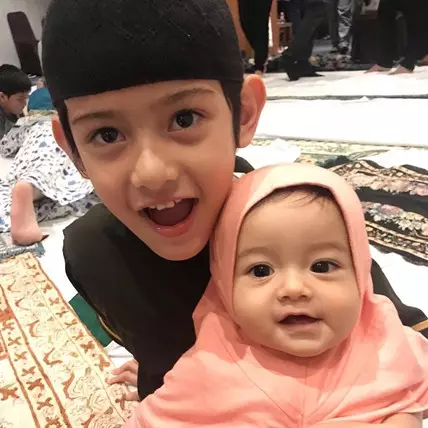 10 Momen manis King Faaz, putra Fairuz A Rafiq bareng adik tiri