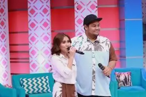Dikenal akrab, Ayu Ting Ting tak dilibatkan di konser Ivan Gunawan