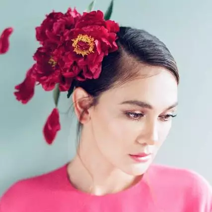 6 Momen Luna Maya kembaran baju dengan seleb lain