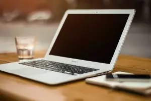 Sebelum reparasi, ini cara mengatasi laptop yang tersiram air