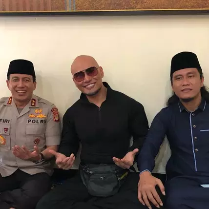 Viral wanita bawa anjing ke masjid, ini komentar Deddy Corbuzier