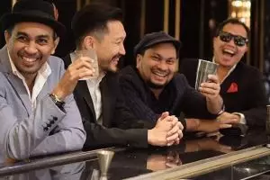 Kelakuan kocak emak-emak di pentas Tompi dan Glenn Fredly