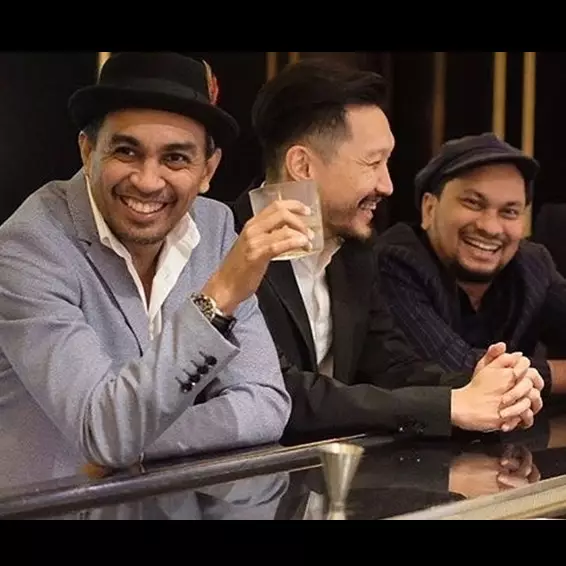Kelakuan kocak emak-emak di pentas Tompi dan Glenn Fredly