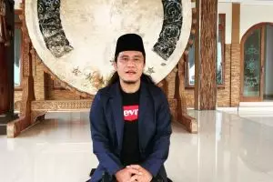 9 Potret kompak Gus Miftah & Ning Astuti, bikin adem