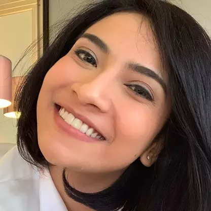 Kenakan hijab, Vanessa Angel gelar syukuran bareng anak yatim