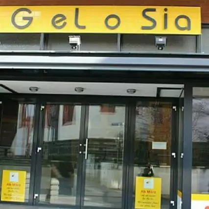 9 Nama restoran terinspirasi bahasa daerah ini kocak abis